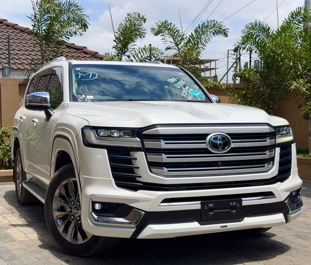 TOYOTA LANDCRUISER LC300